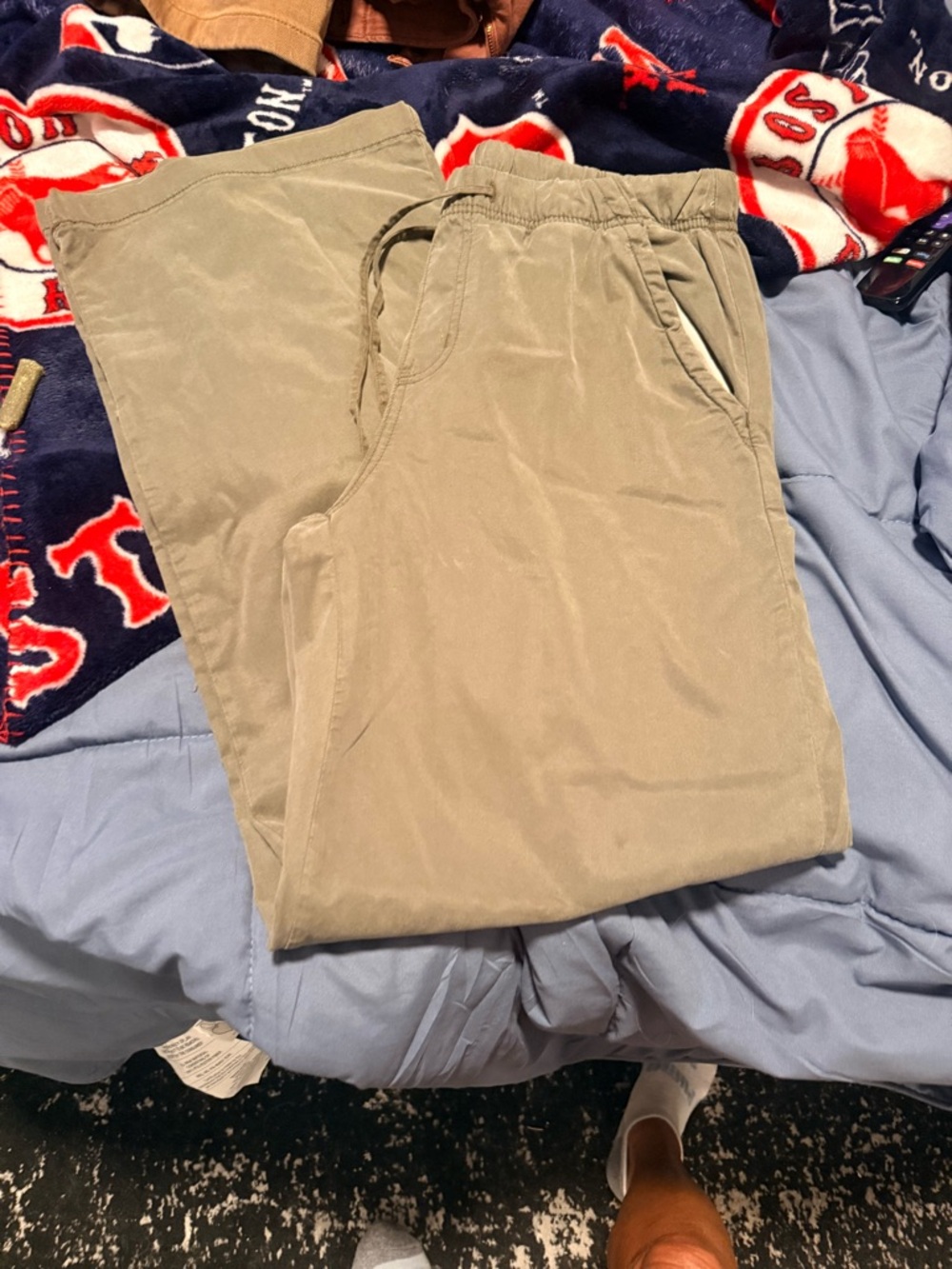 American Eagle Wide Leg Drawstring Pants in Olive - Picture 7 of 8